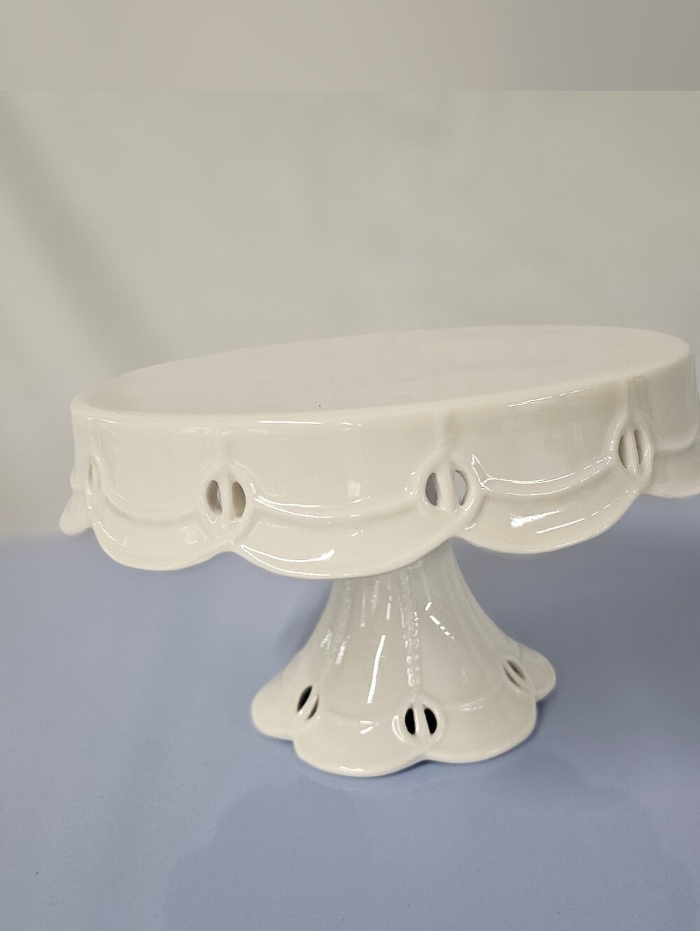 Gracie China 8" White Porcelain Pedestal Cake Stand – Skirted Ribbon Design